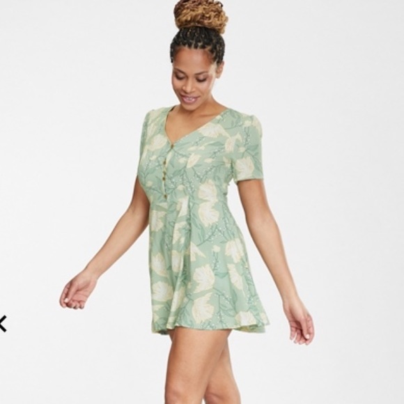 Modcloth x Collectif Romper One Piece US Size 6 Green  Floral Short Sleeve Zip U - Picture 1 of 16